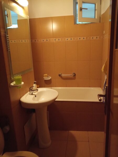 Obor, Colentina Teiul Doamnei, langa Sectia 7 Politie,8 minute Obor,